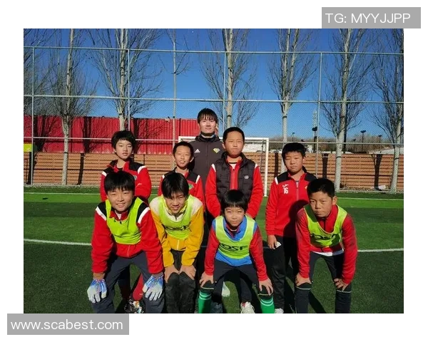 足球明星带娃的不同风格与教育理念探讨