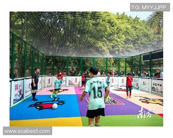 足球明星换球服瞬间女孩的精彩反应与青春活力的完美结合