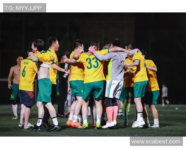 足球场上的爱与温暖足球明星如何用心疼爱自己的老婆